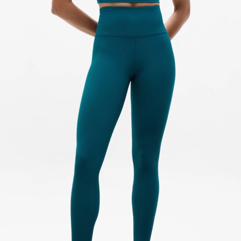Victoria’s Secret Incredible Essentials Leggings in teal size 4